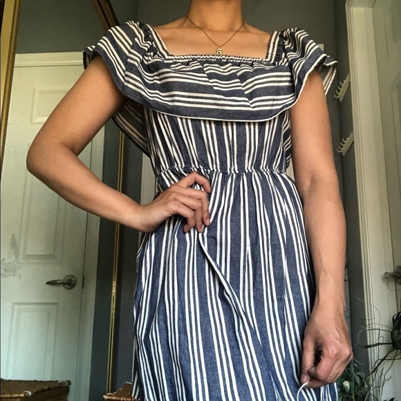 ⚫️ stripes offshoulder dress retails $50​​ - Picture 3 of 9